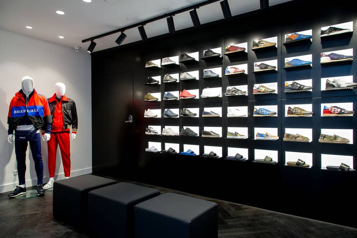 Luxe schoenenwinkel DeRodeLoper: “Schaarste maakt sneakers gewild”