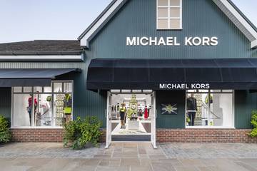 Decepción tras decepción: Capri (Michael Kors) se mantiene en pérdidas y agudiza su caída tras reducir ventas un -13 por ciento