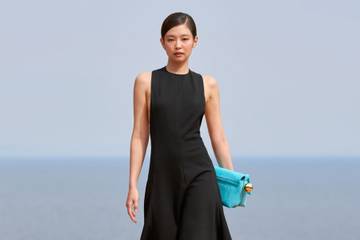 Video: Jacquemus viert 15-jarige jubileum met AW24-show op het zonnige Capri 