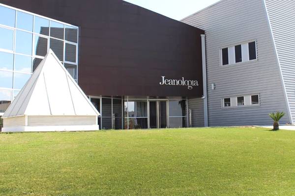 Carlyle cerca di vendere la sua partecipazione nella spagnola Jeanologia