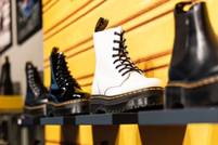 Dr. Martens gebruikt vanaf 2024 gerecycled leer