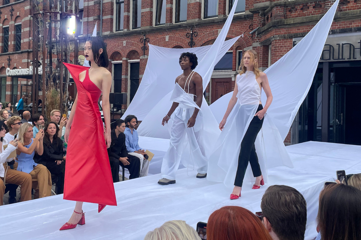 Martan opent Amsterdam Fashion Week met duurzame show ‘Tempest Tides’