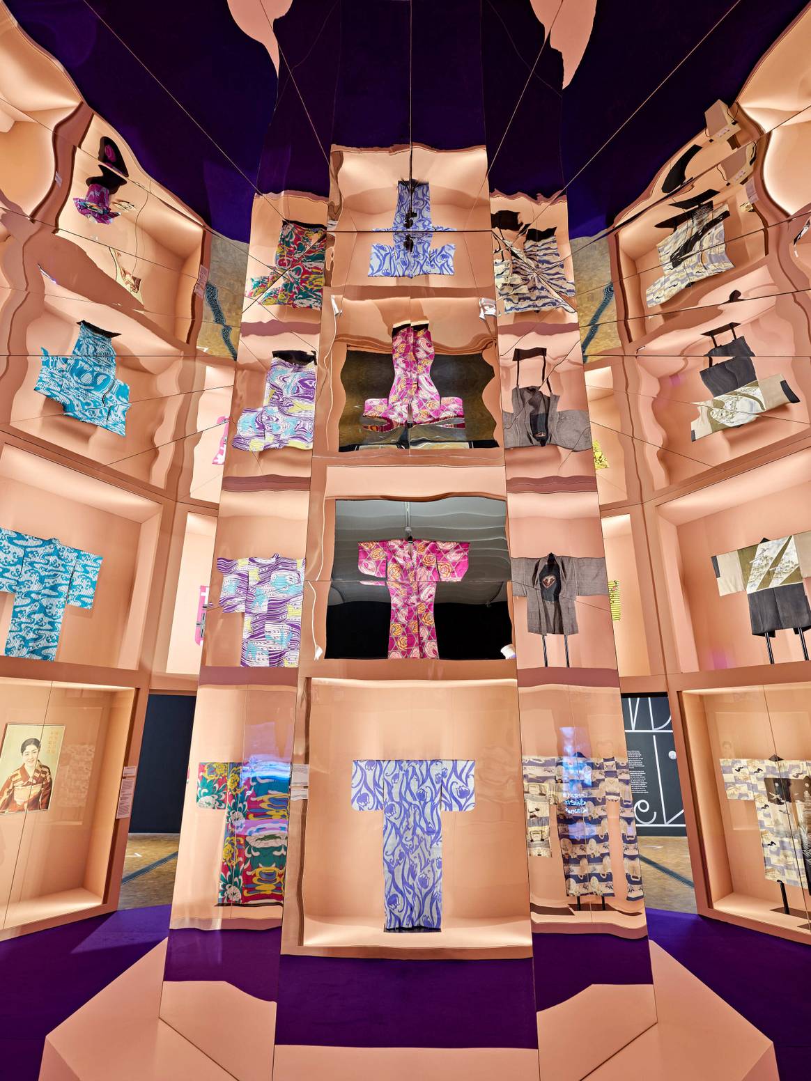 Installationsansichten der Ausstellung 'Kimono - Kyoto to Catwalk'.