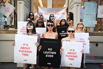 Stella McCartney assieme a Peta per la campagna “No leather ever” 