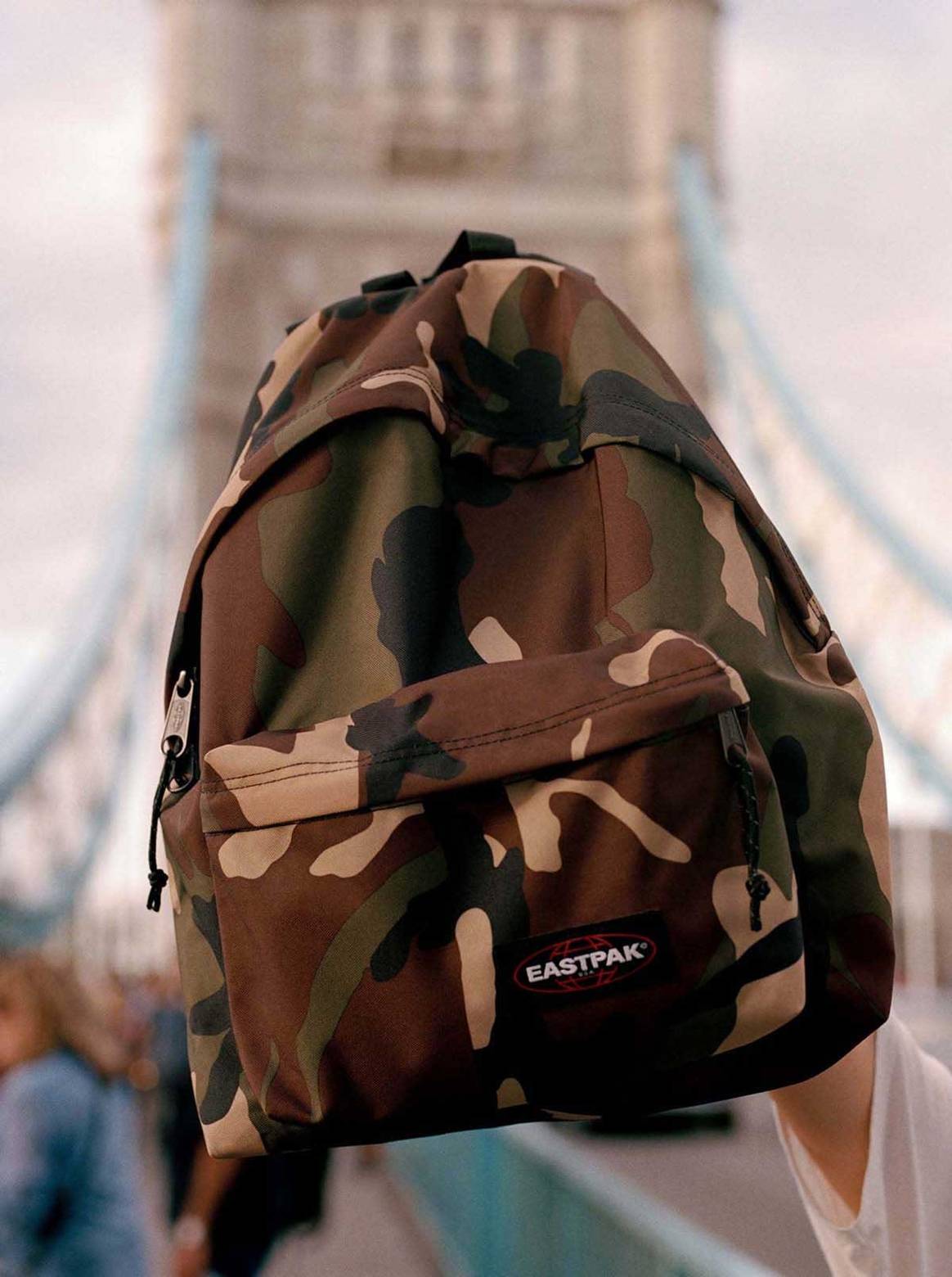 Bershka pone a la venta artículos oficiales de Eastpak