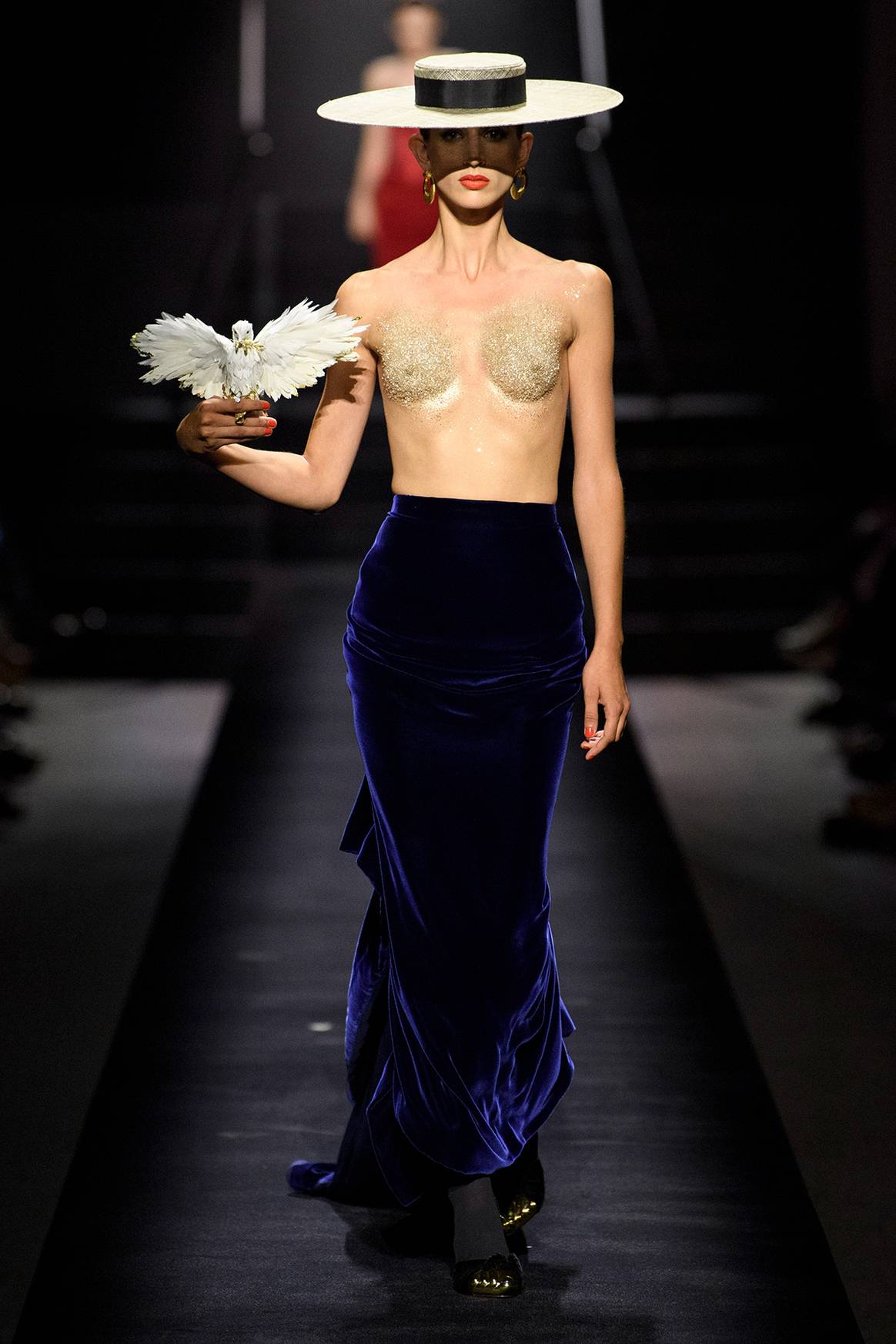 Imagen: Schiaparelli, colección alta costura “Renacer” para la temporada Otoño/Invierno 2022/2023 FW22.