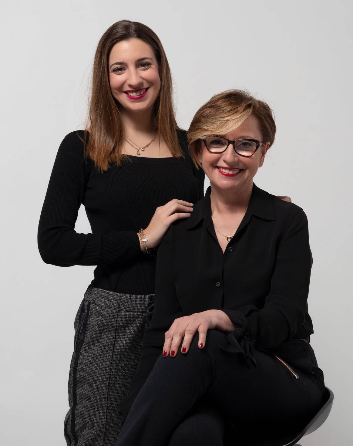 Isabel Sanchís y su hija Paula Maiques, madre e hija forman el dúo de la firma de costura.