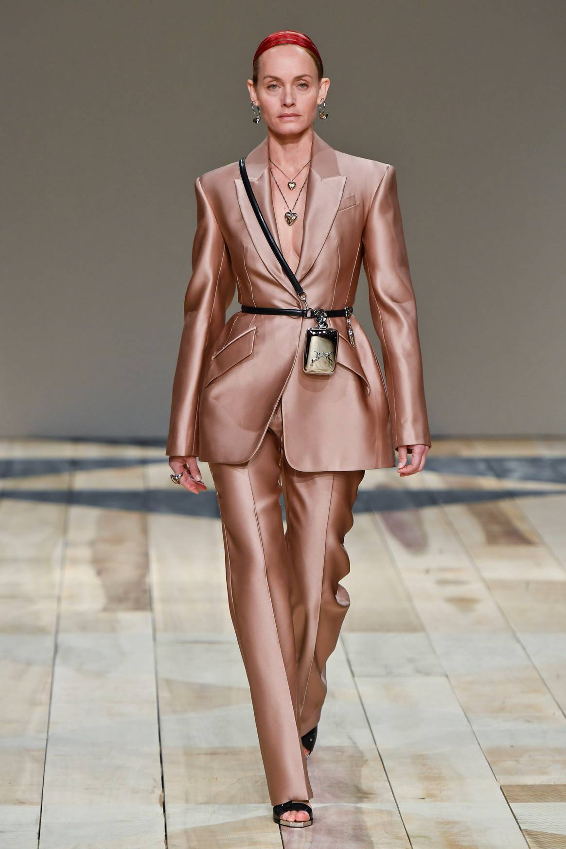 Alexander McQueen FW20, a través de
Catwalkpictures.com