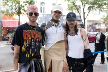 Veuves gothiques, saints et chapeaux : Les tendances streestyle PE24 aperçues à Berlin 