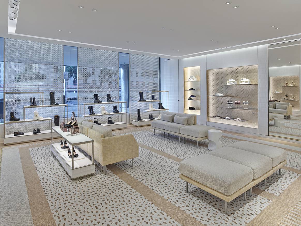 Photo Credits: Interior de la nueva boutique de Dior en El Corte Inglés de Castellana, en Madrid. Fotografía de cortesía.