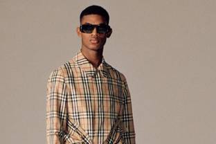 Burberry rechaza las ayudas del gobierno británico y presenta su nueva etiqueta “sostenible”