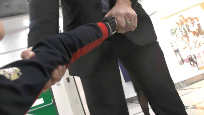 Охранники Massimo Dutti избили двух несовершеннолетних блогеров: дело расследует СК