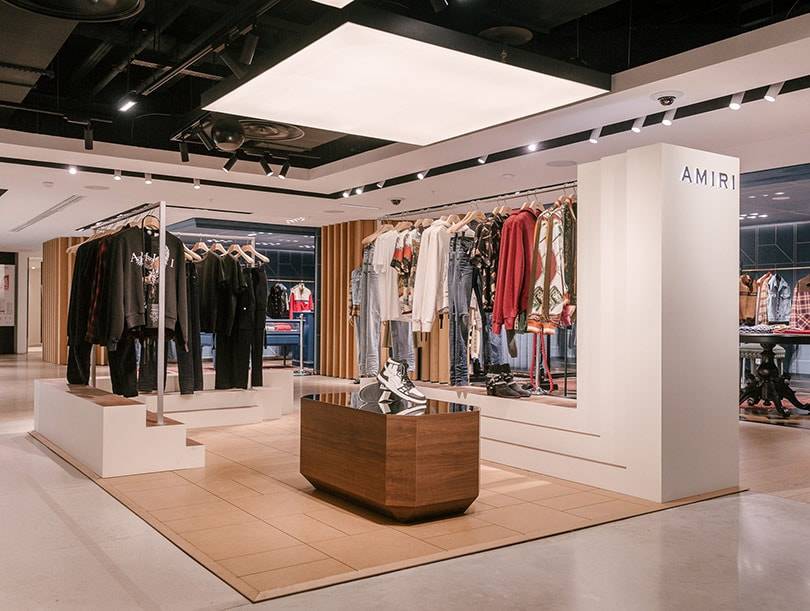 En images : Amiri inaugure un pop up au Printemps de l’Homme