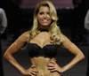 Alles draait om Sylvie van der Vaart in Hunkemöller show