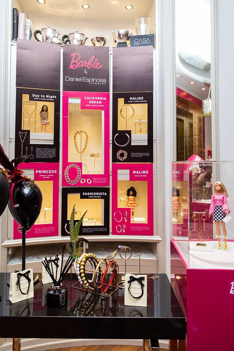 Daniel Espinosa presenta una colección dedicada a la muñeca Barbie