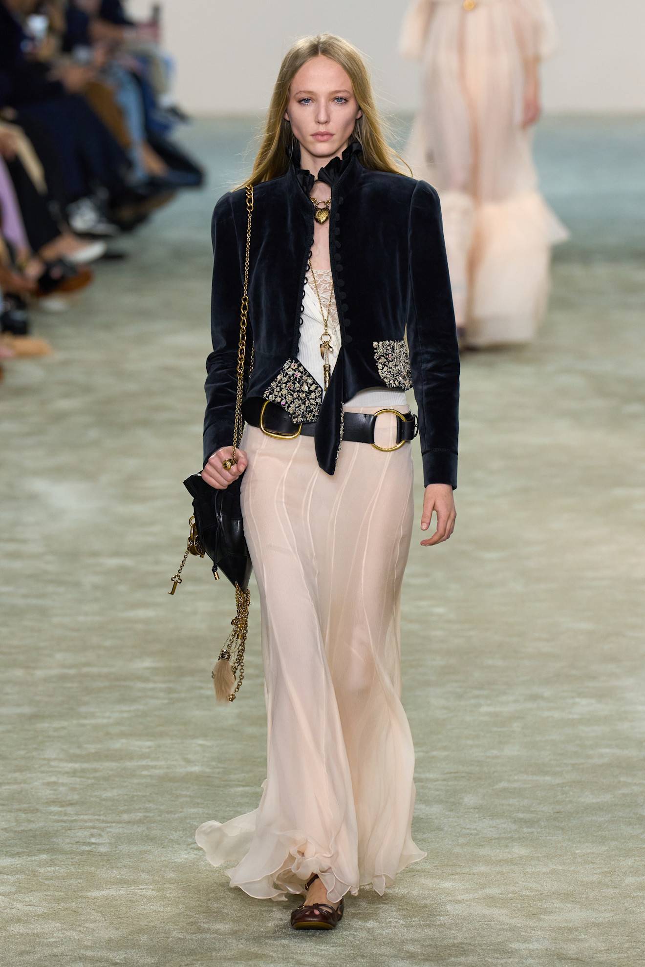 Chloé FW25 RTW - Worldwide Fashion Design Lookbook
