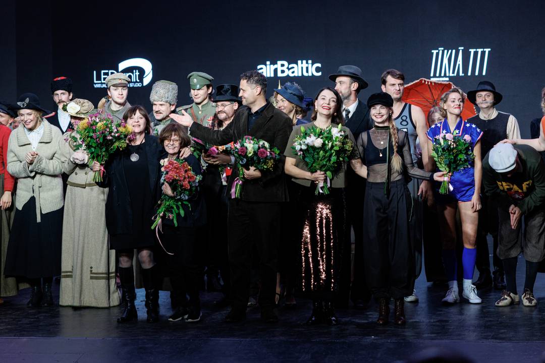 Imagen de la Inauguración de “Cine y Moda”, la colección retrospectiva de Sandra Sila, en colaboración con la película Escape Net.