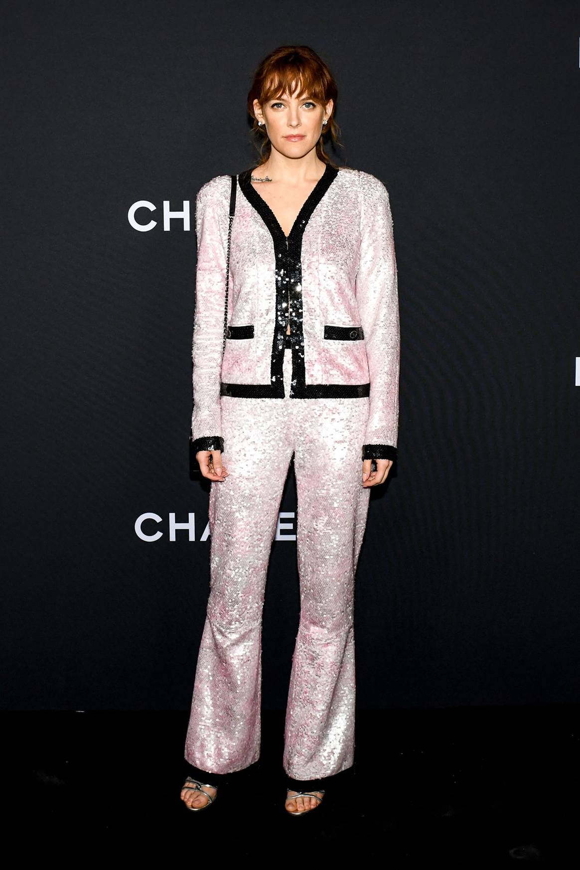 Photo Credits: Riley Keough, 14ª gala anual Film Benefit 2021 del MoMa, patrocinada por Chanel. Chanel, fotografía de cortesía.