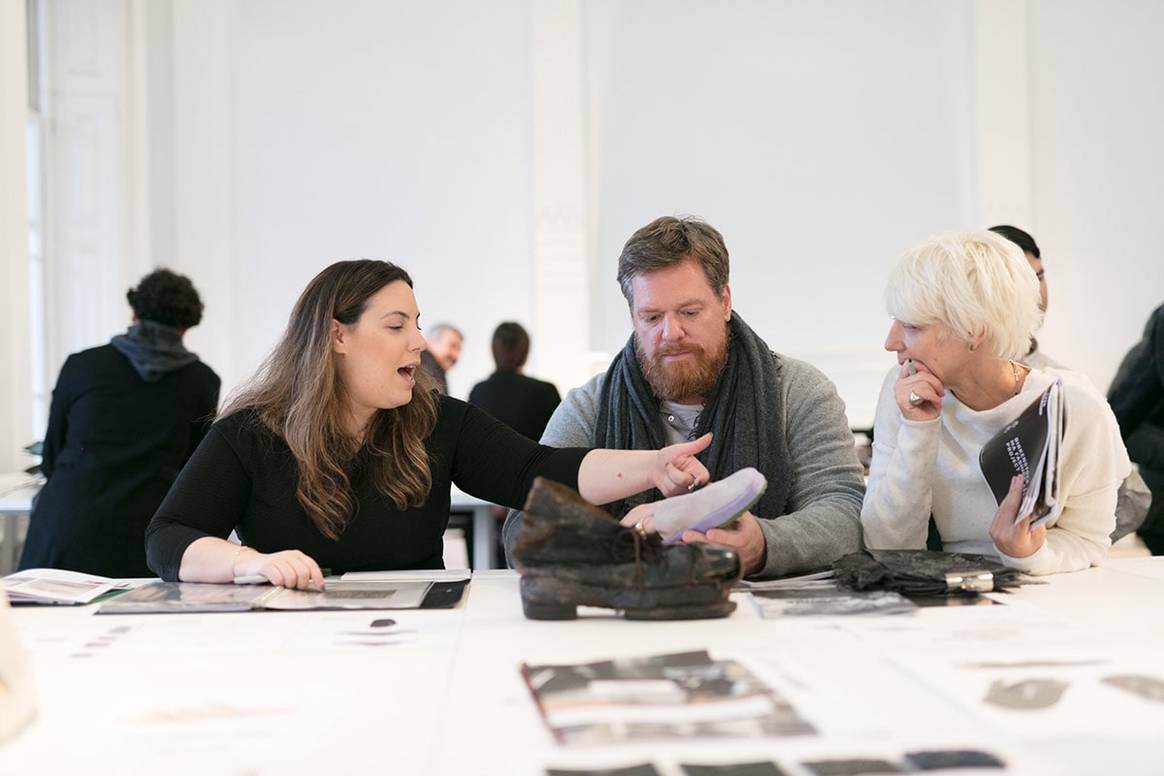 Los alumnos de Central Saint Martins diseñan una colección de calzado para Birkenstock