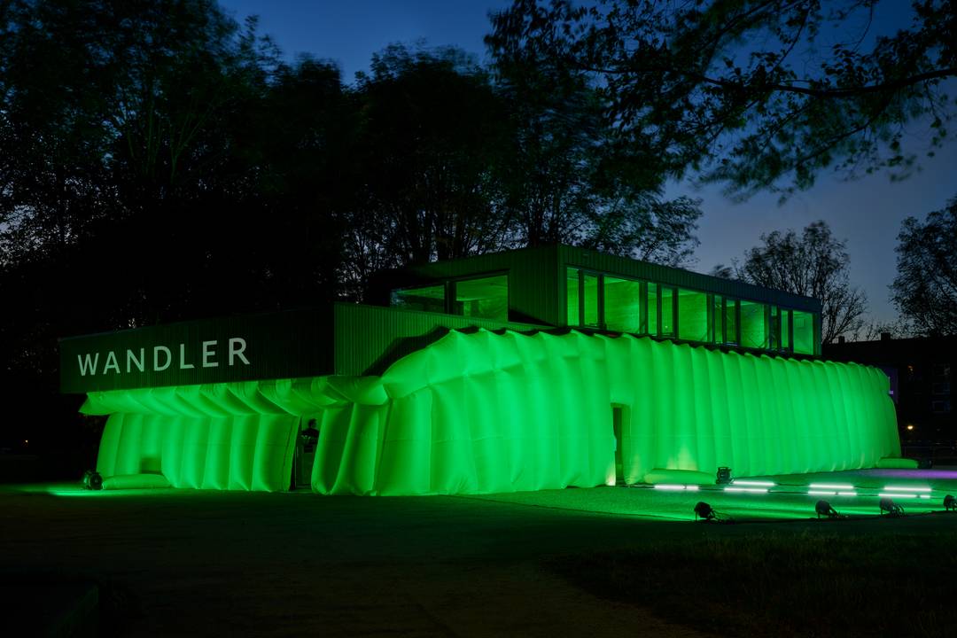 De feesttent van Wandler tijdens Amsterdam Fashion Week 2022.