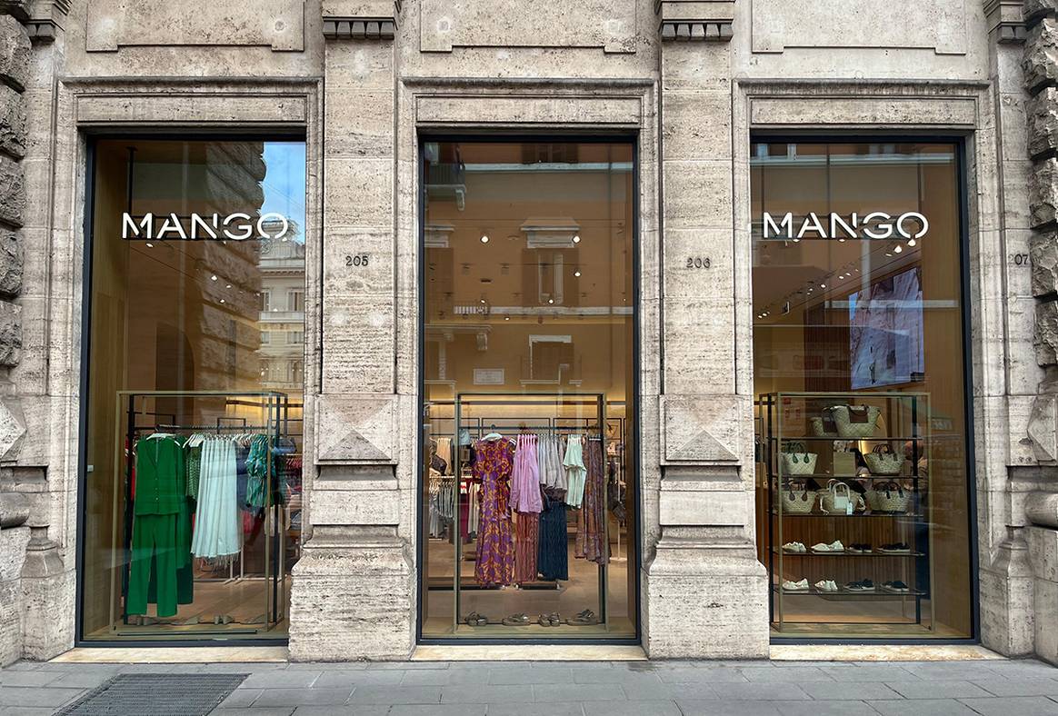 Tienda de Mango en las galerías comerciales Alberto Sordi de Roma (Italia).