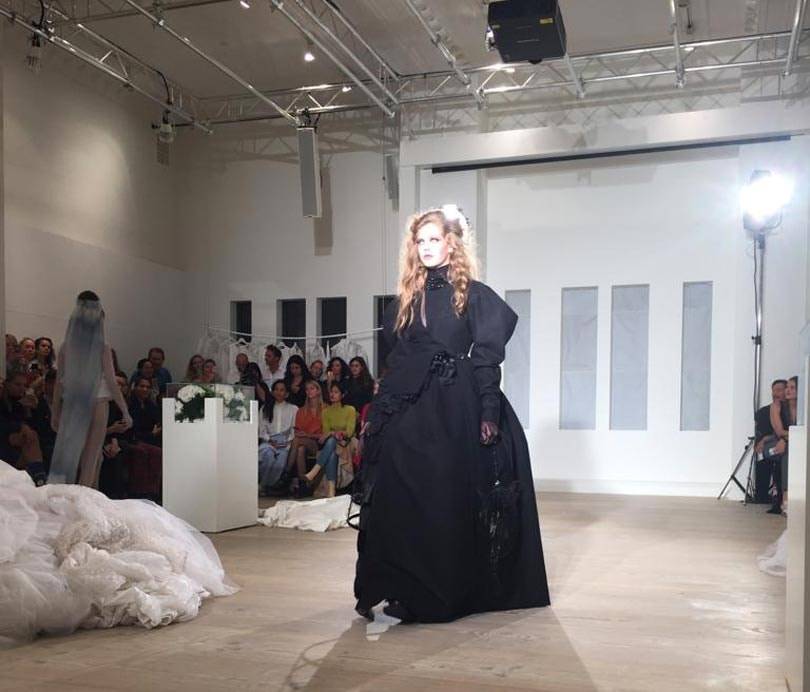Tesswithlotte laat publiek wegdromen bij demi-couture van vintage trouwjurken