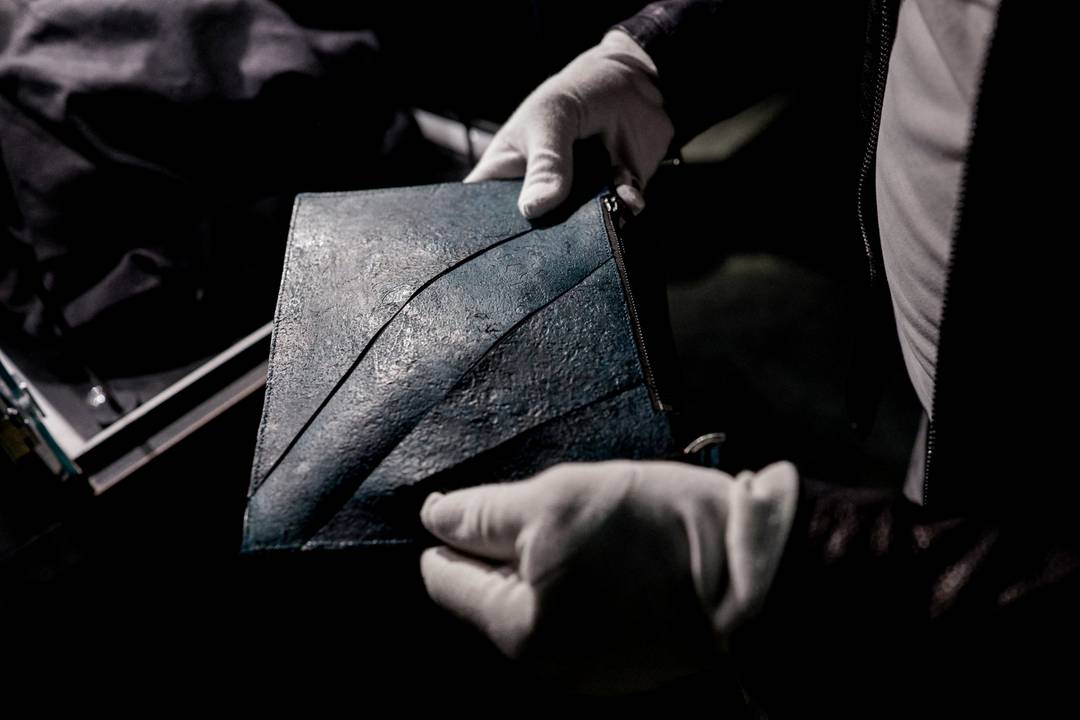 Questa foto mostra la prima borsa in