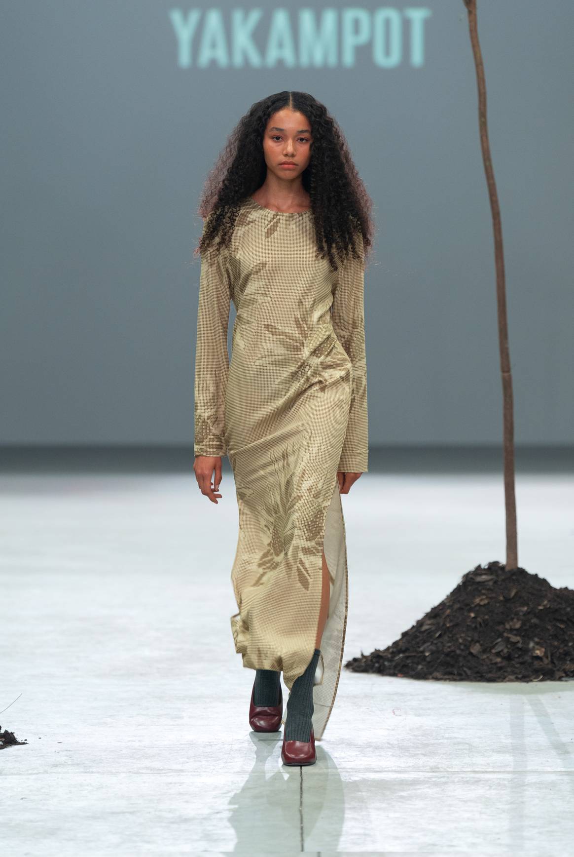 Vestidos largos pero que permiten el movimiento natural del cuerpo.