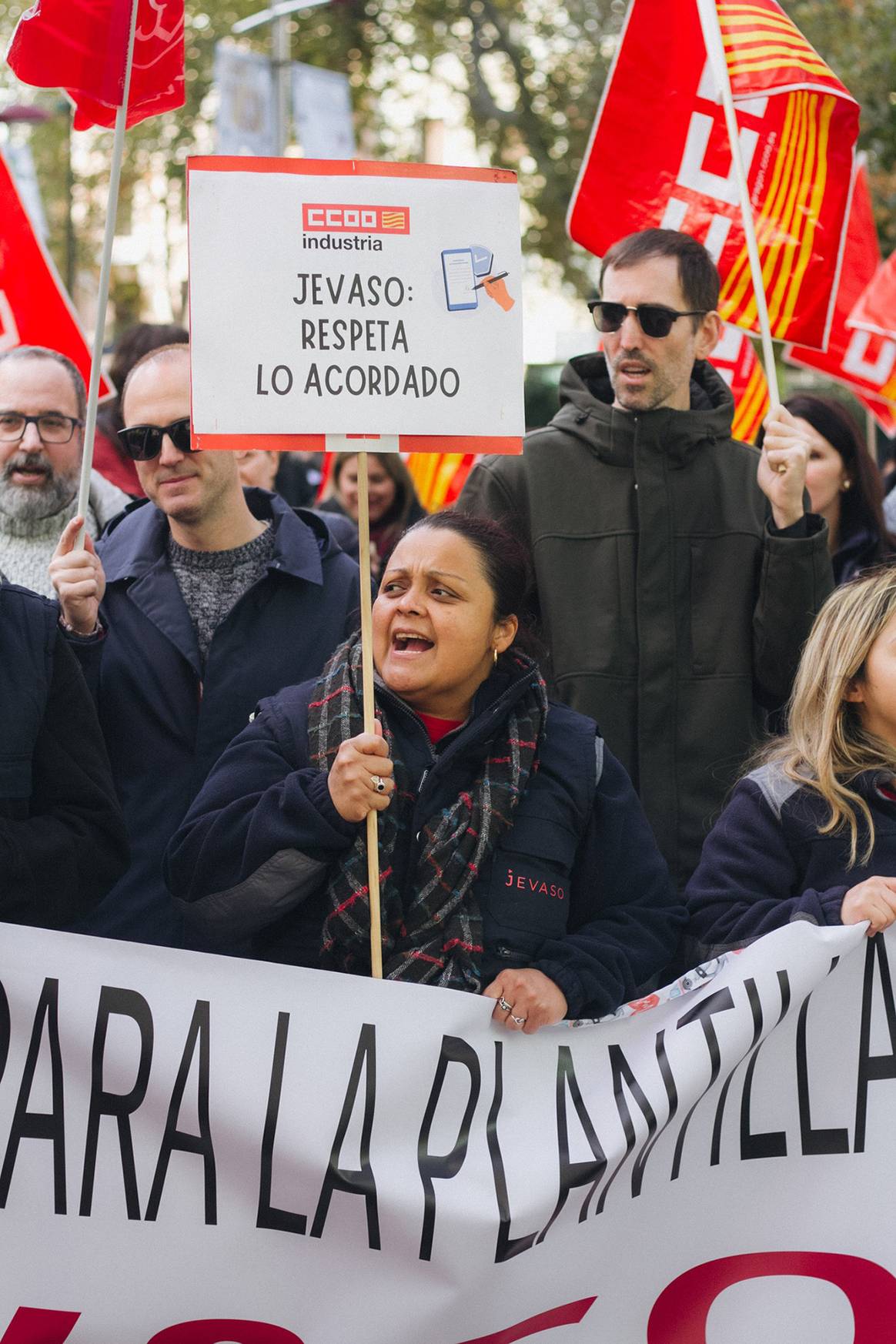 Concentración de los trabajadores de Jevaso en Zaragoza el lunes 24 de noviembre de 2025.