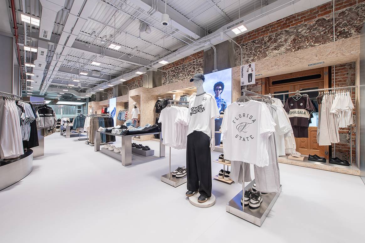 Tienda de Bershka en la avenida Francisco I. Madero de Ciudad de México (México).