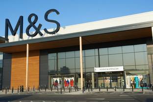 Marks & Spencer meldet kräftiges Umsatzwachstum und hebt Gewinnprognose an