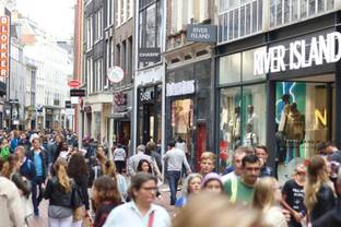 Creëert de eerste zomerse week topdrukte in de winkelstraten?