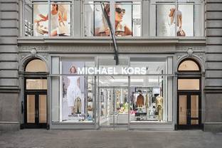 Capri coloca a Michael Kors en el centro de su estrategia