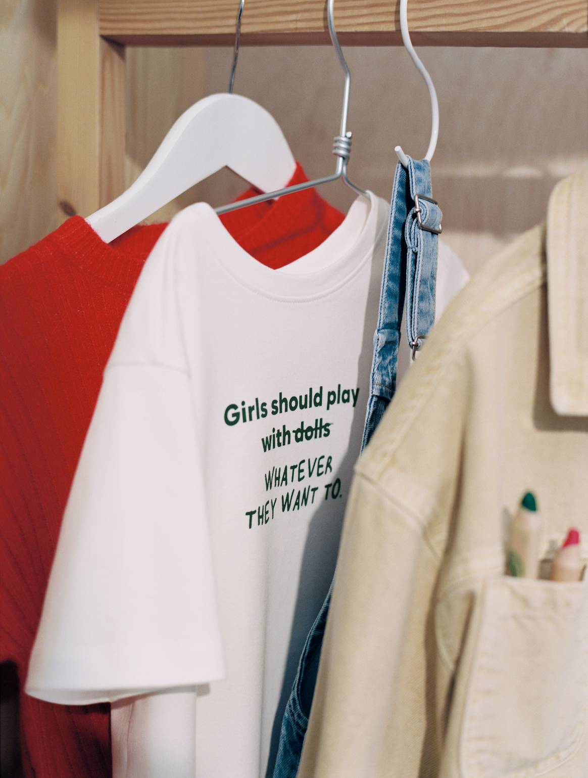 Imagen de la camiseta solidaria del proyecto "Goals", por cortesía de Mango