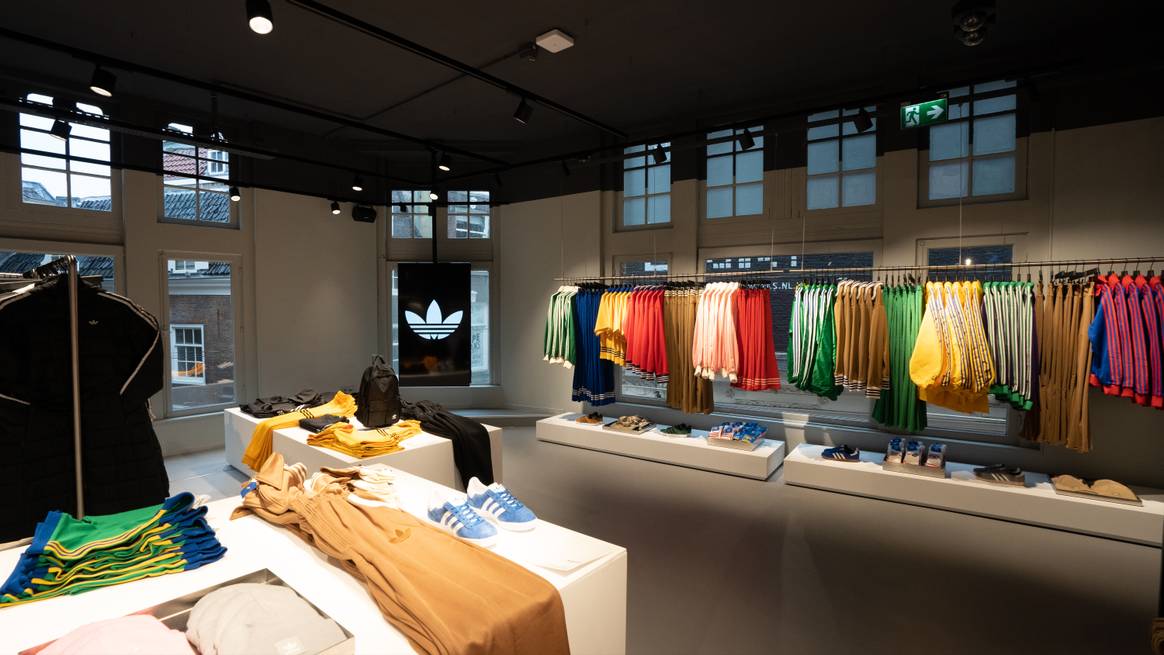 Adidas Originals im Adidas Flagship in Amsterdam. Foto: Adidas