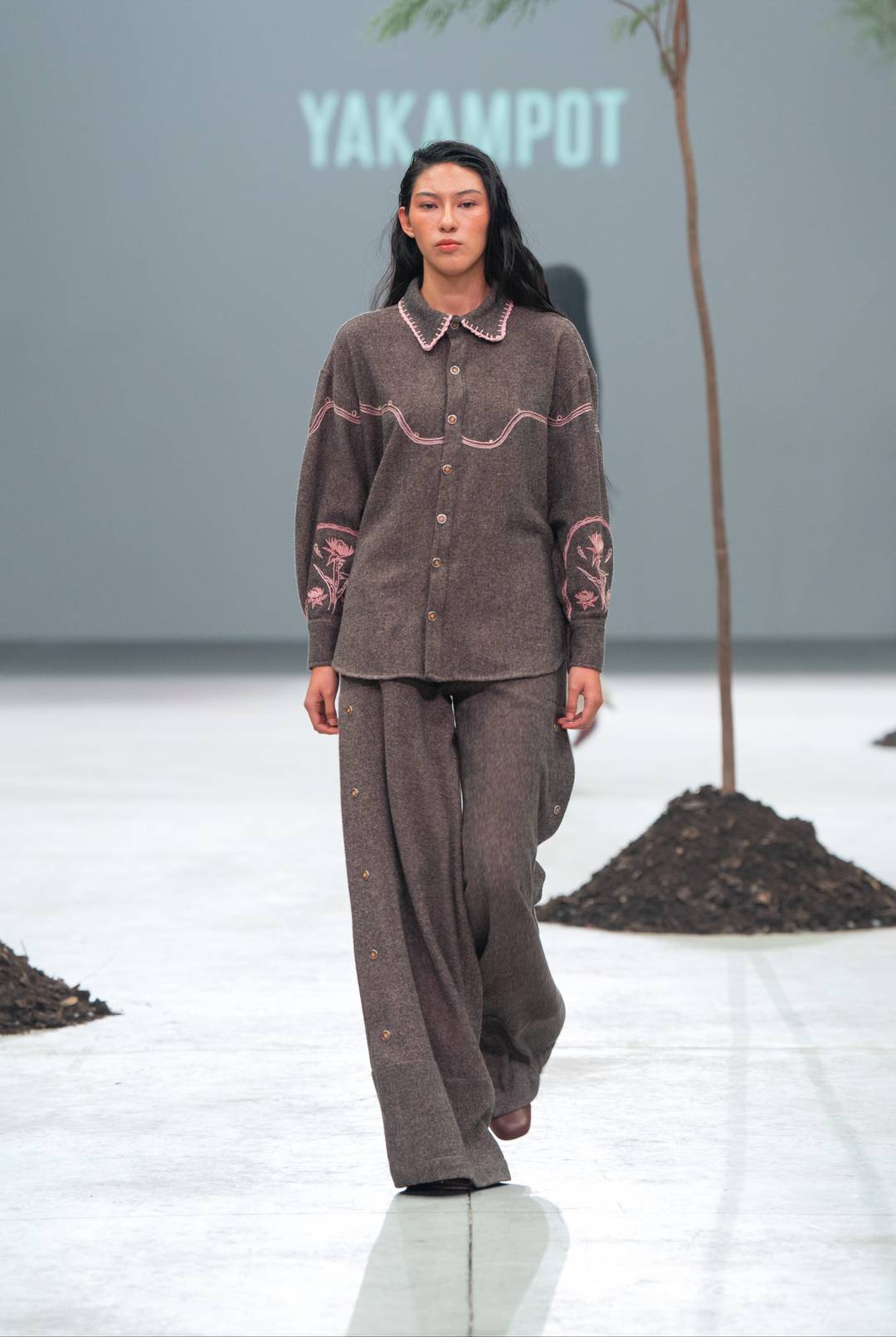 Los bordados fueron realizados a mano.