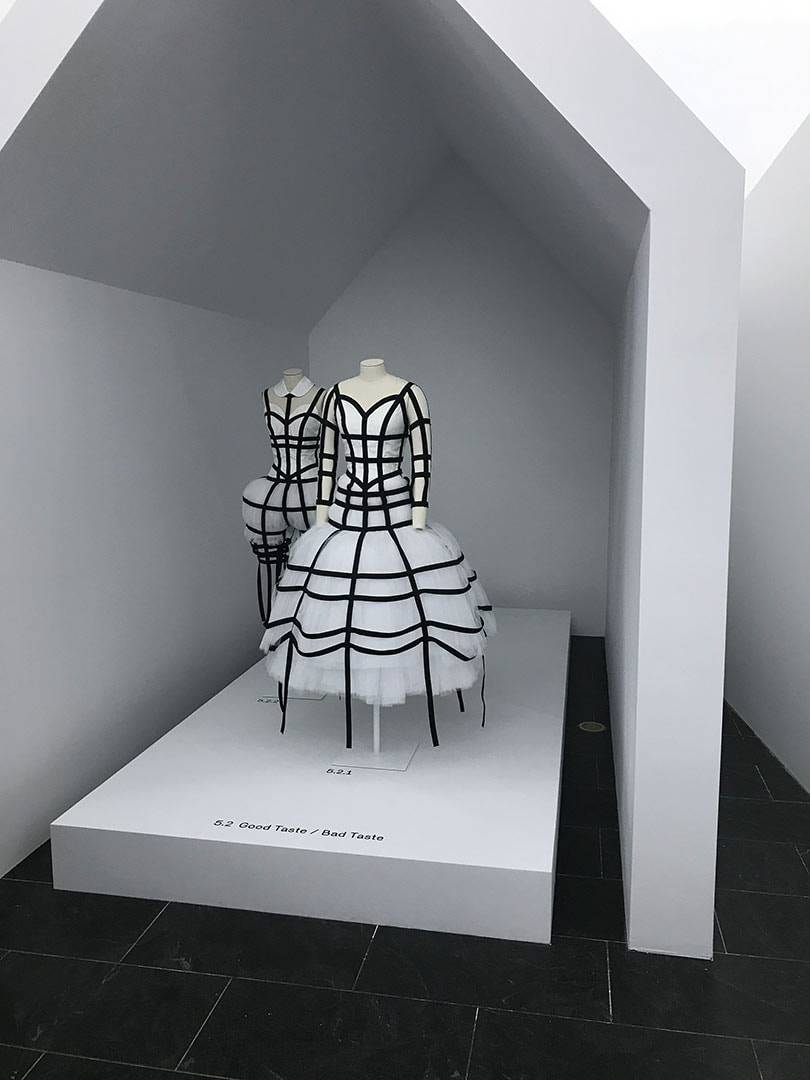 Tentoonstelling over Comme des Garçons’ Rei Kawakubo geopend