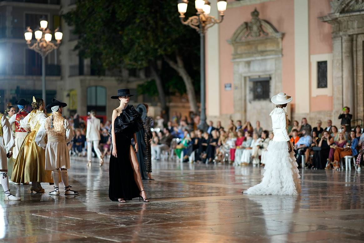 Desfile del diseñador valenciano Alejandro Resta durante la Mediterránea Fashion Week de octubre de 2023.