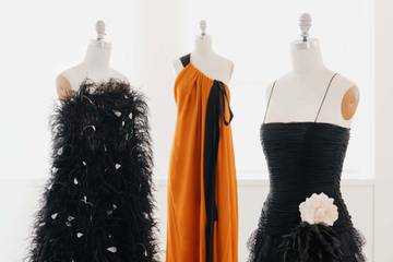 Oscar de la Renta dives into resale