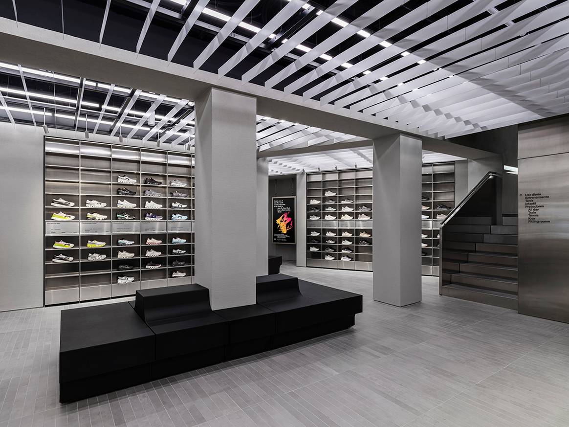 Tienda de On en el número 17 de la calle de Serrano de Madrid (España).