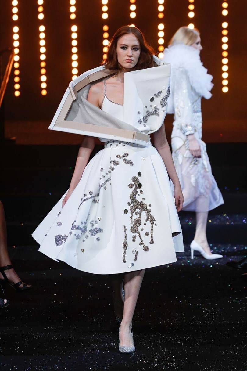 En imágenes: Swarovski colabora con Viktor & Rolf en su 25 aniversario