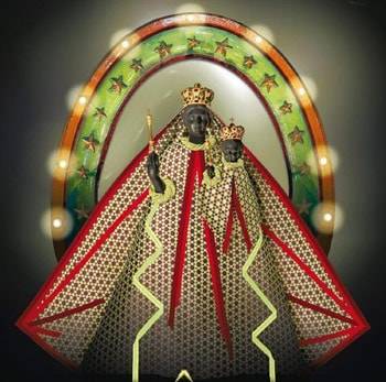Dans la garde-robe de la Vierge Marie