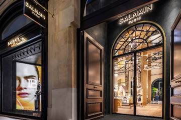 Balmain inaugura su flagship de París