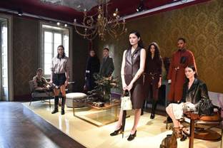Trussardi выпустили женскую коллекцию FW20 совместно с Иленией Дурацци