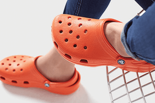 Crocs se restructure et fermera 160 points de vente