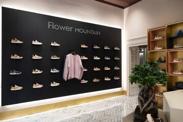 Flower Mountain apre un flagship store a Milano