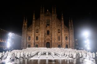 Mfw: Moncler sfila in piazza Duomo per i suoi 70 anni