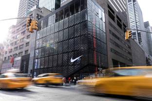 Nike, Abercrombie y Urban Outfitters cierran todas sus tiendas en Europa y EE.UU.