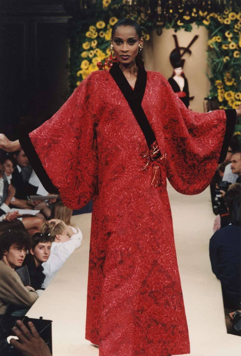 « L’Asie rêvée d’Yves Saint Laurent » : quand l’imaginaire et la réalité ne font qu’un