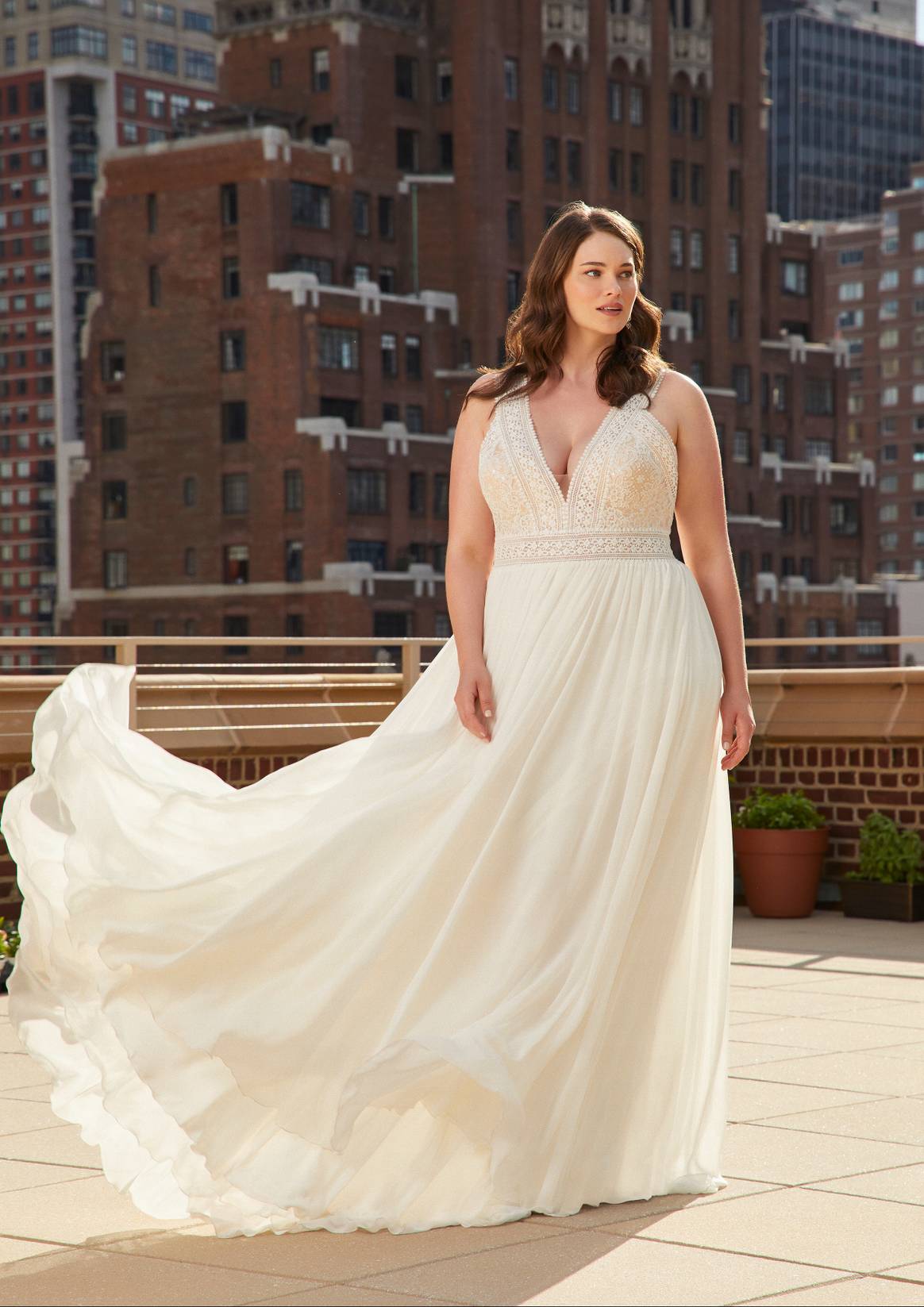 Image: Pronovias x Ashley Graham